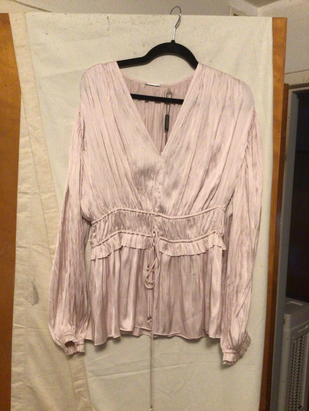Ellie Tahari boho chic with rusching in the middle angelic blouse SZ M NWT